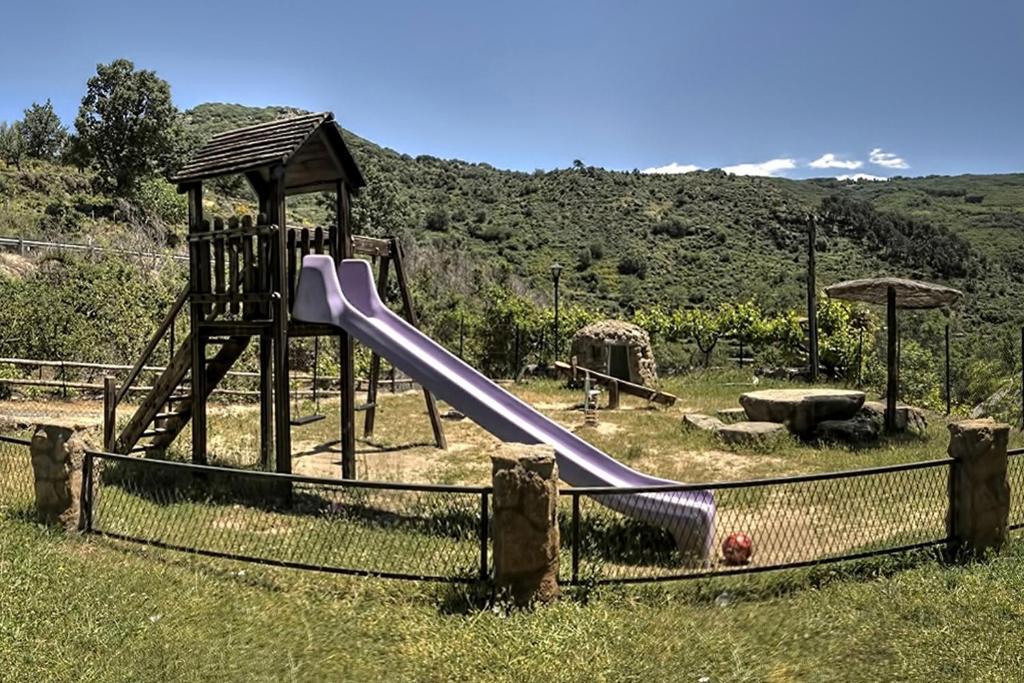 Apartamentos Rurales El Solitario Banos De Montemayor Eksteriør billede